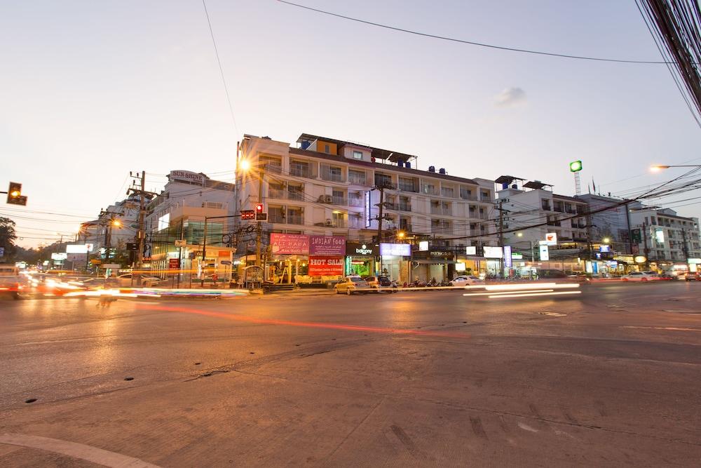Patong Buri Hotel Exterior photo